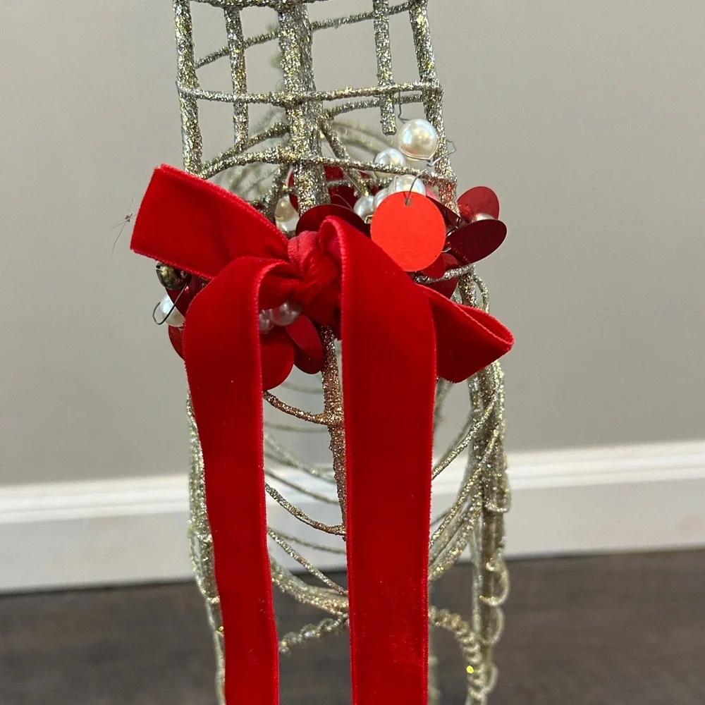 Pier‎ 1 Gold Glitter Wire Standing 22